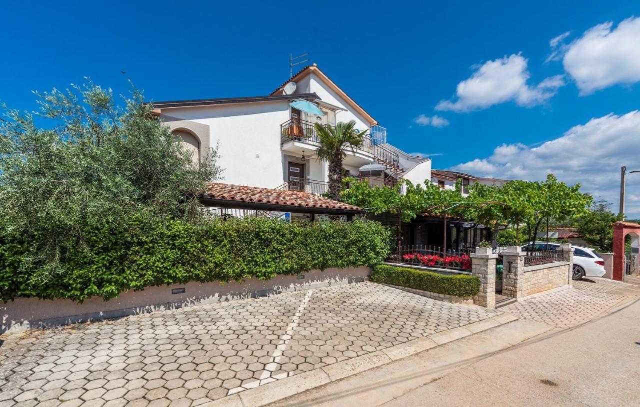 Apartment Vilma Funtana Exterior foto