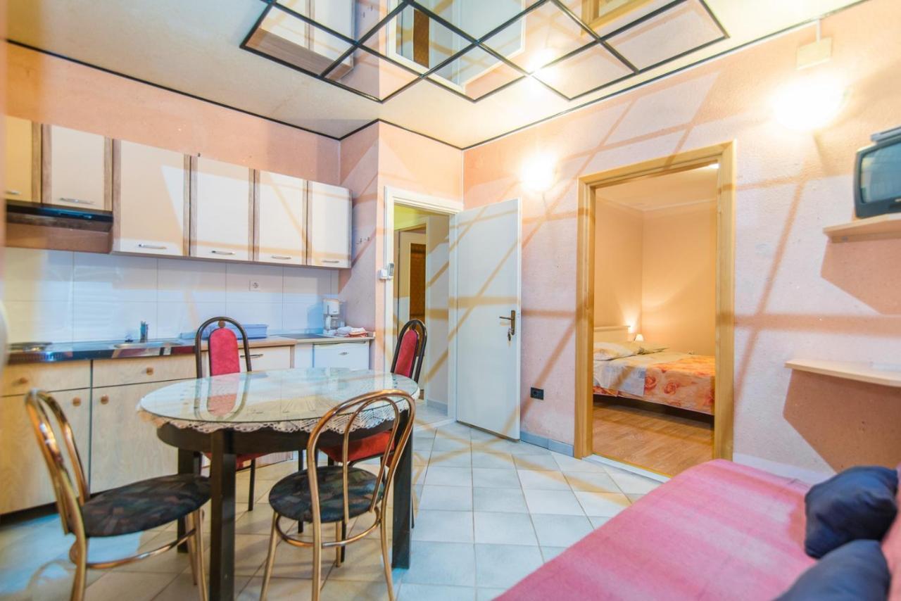 Apartment Vilma Funtana Exterior foto